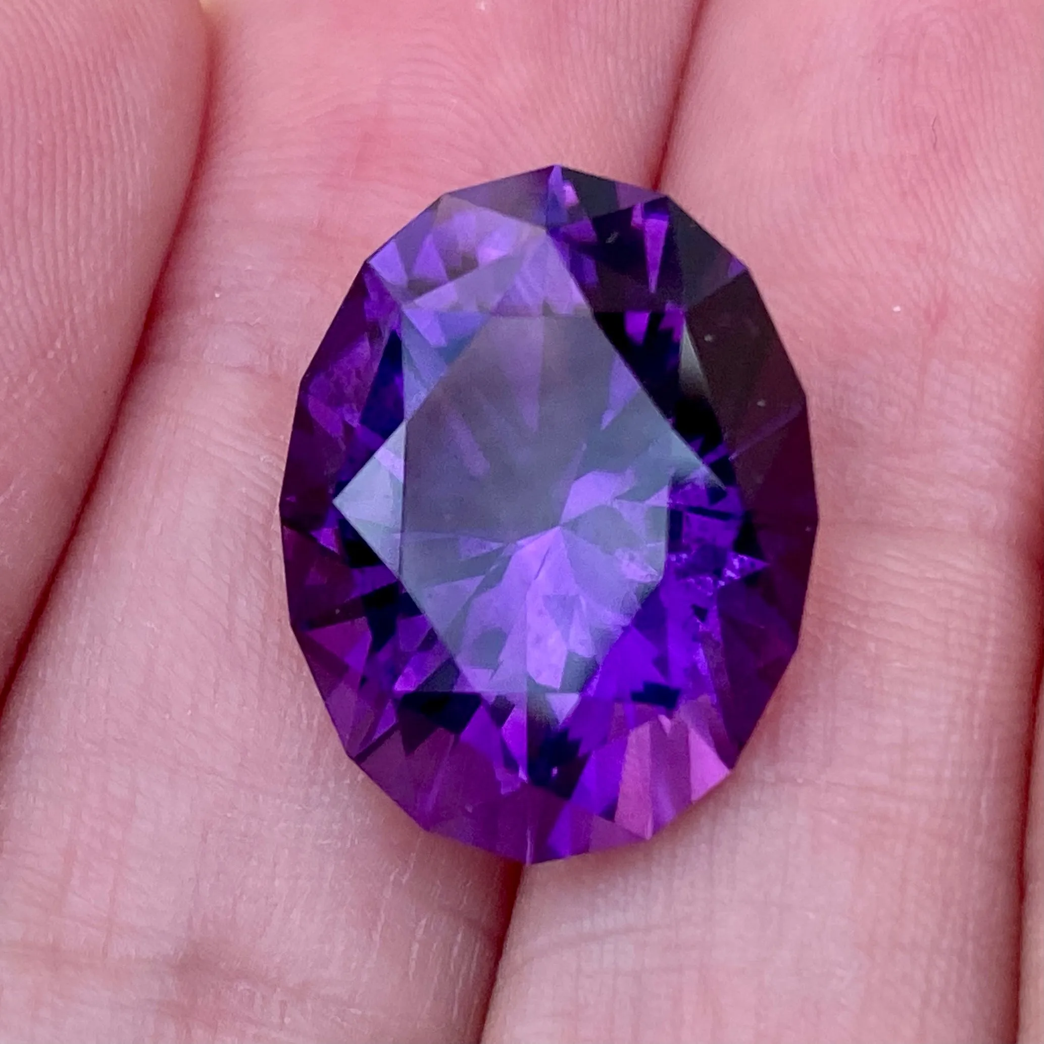 16.45 ct, Amethyst, Uruguay, Top Quality, Red Flash, Oval, Flawless
