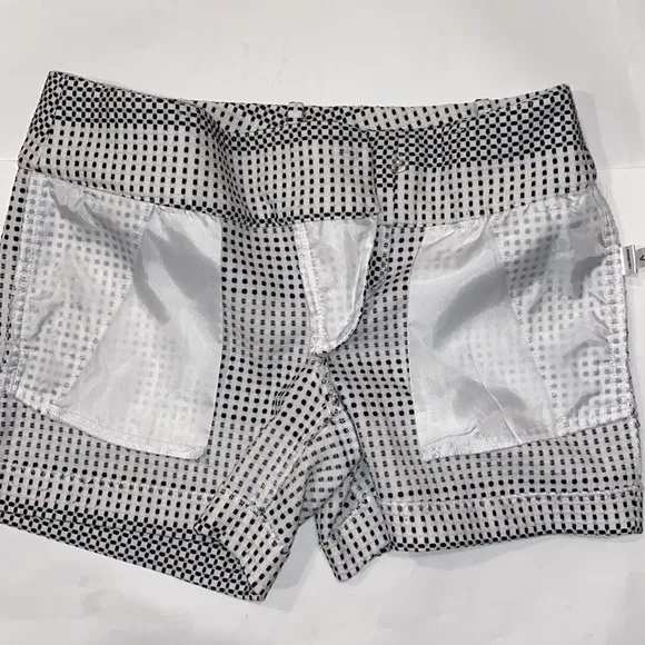 Ann Taylor Signature Shorts Embroidered Black &amp; White Dress Casual size 2