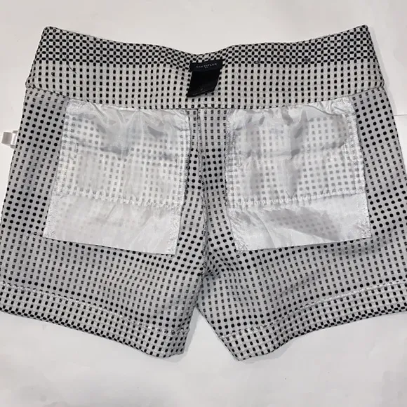Ann Taylor Signature Shorts Embroidered Black &amp; White Dress Casual size 2