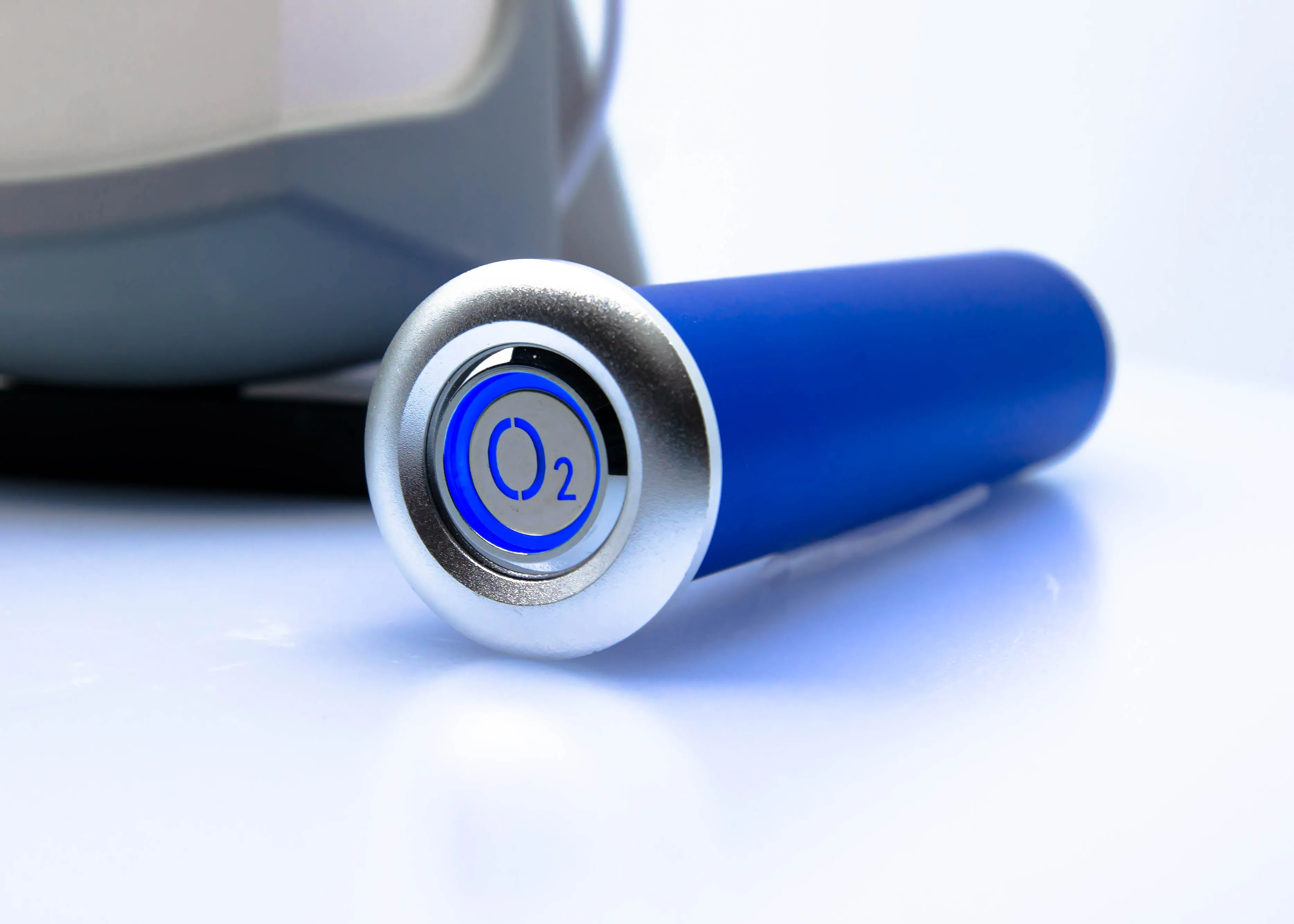AVI8 2-Place Smart O2 Valve with 408L Bottle and Altus Meso