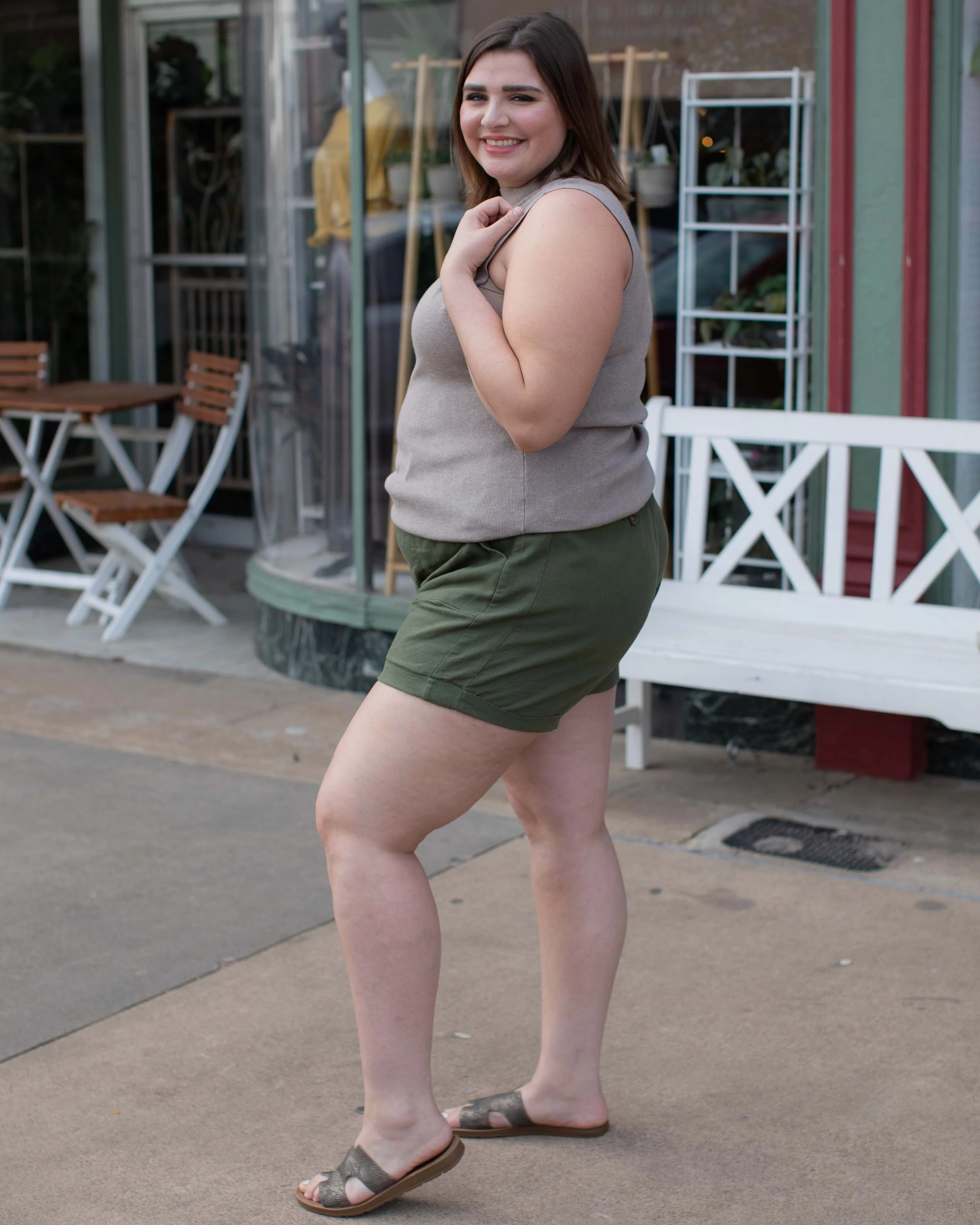 CURVY - STUCK ON YOU LINEN SHORTS - OLIVE