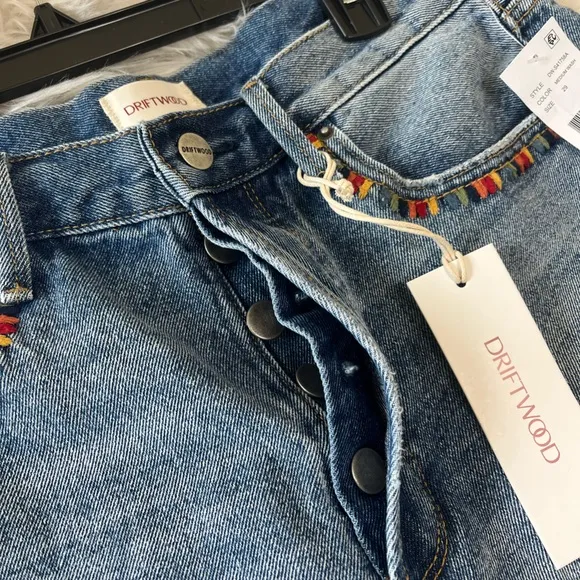 Driftwood Goldie embroidery shorts raw edges medium wash high rise size 29