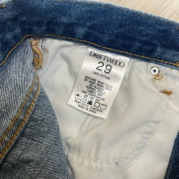 Driftwood Goldie embroidery shorts raw edges medium wash high rise size 29