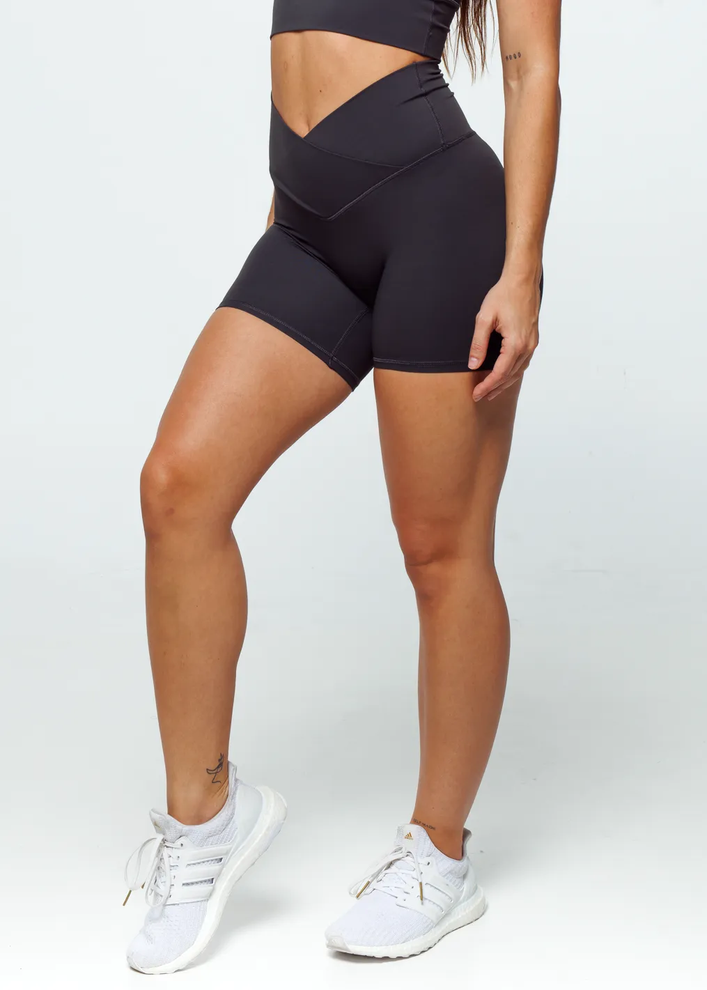 Essence Cross Shorts - Graphite