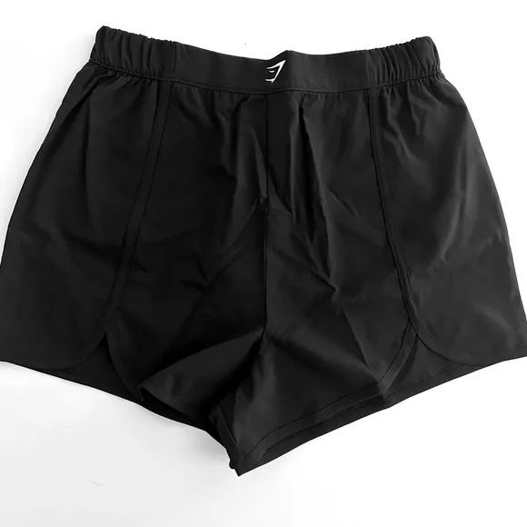 Gymshark L Training Contrast Loose 2.5&quot; Shorts &amp; Scallop Hem Shaped Shorts Set