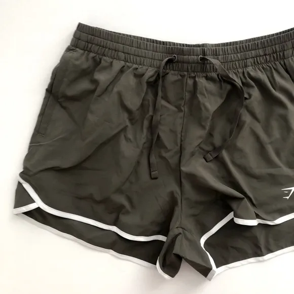Gymshark L Training Contrast Loose 2.5&quot; Shorts &amp; Scallop Hem Shaped Shorts Set