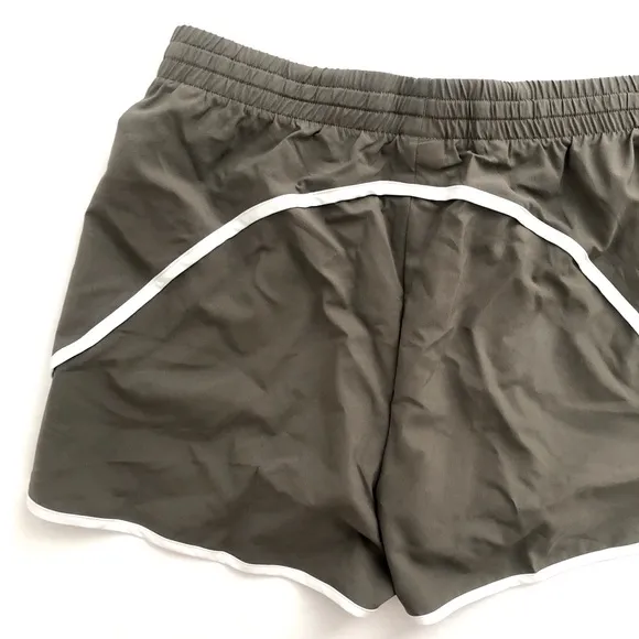 Gymshark L Training Contrast Loose 2.5&quot; Shorts &amp; Scallop Hem Shaped Shorts Set