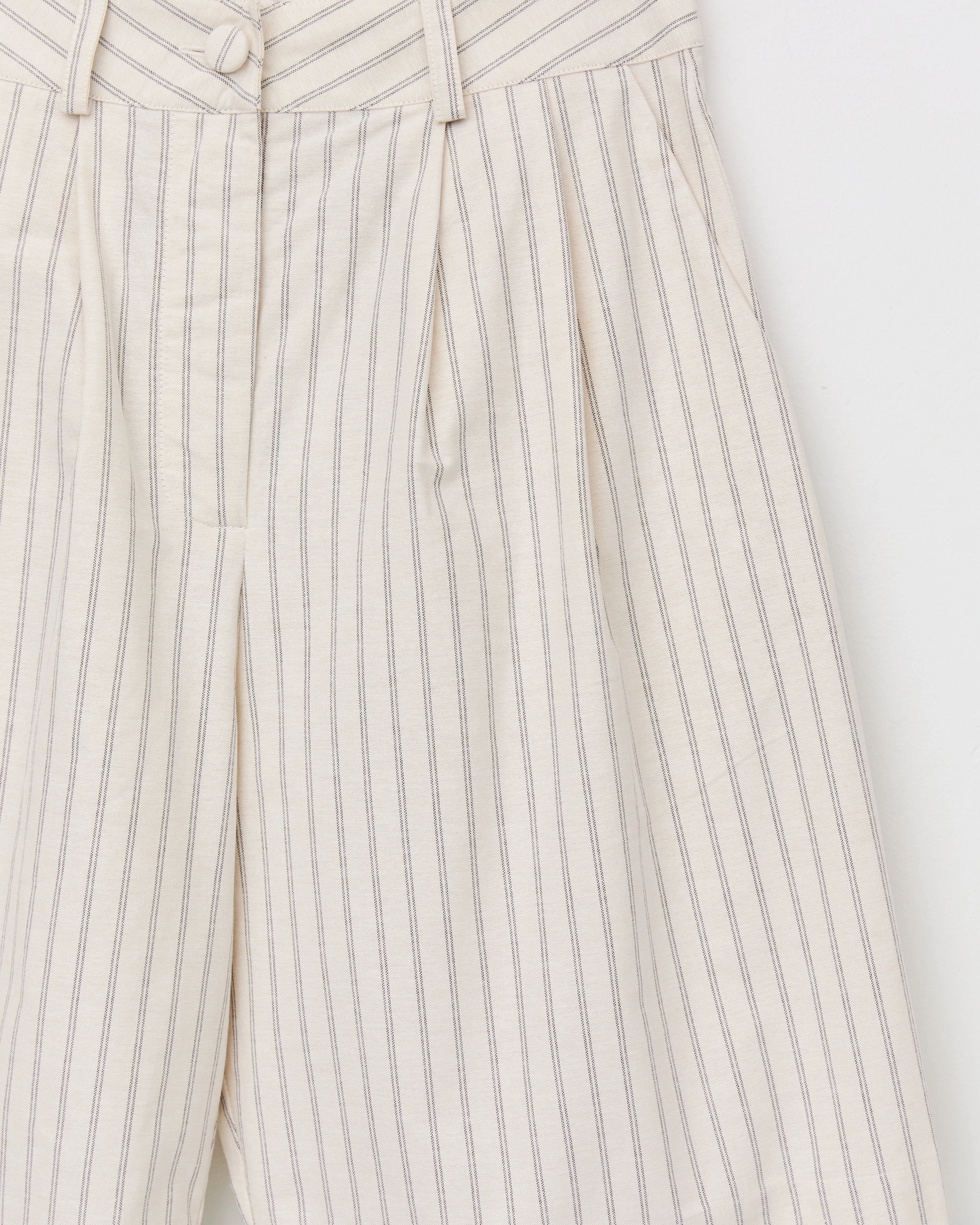 Japanese Oxford Cotton Mara Short, Ecru/Fawn