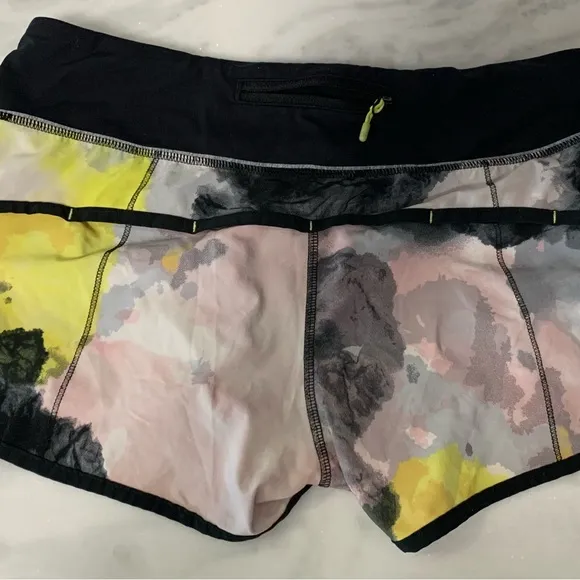 Lululemon citron tinted canvas speed short