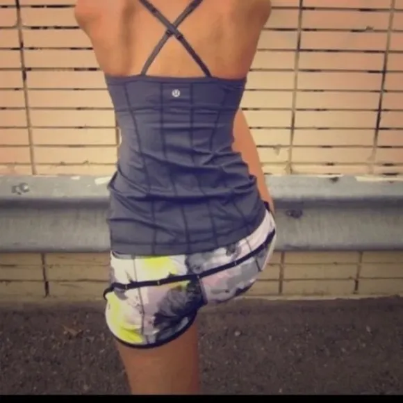 Lululemon citron tinted canvas speed short