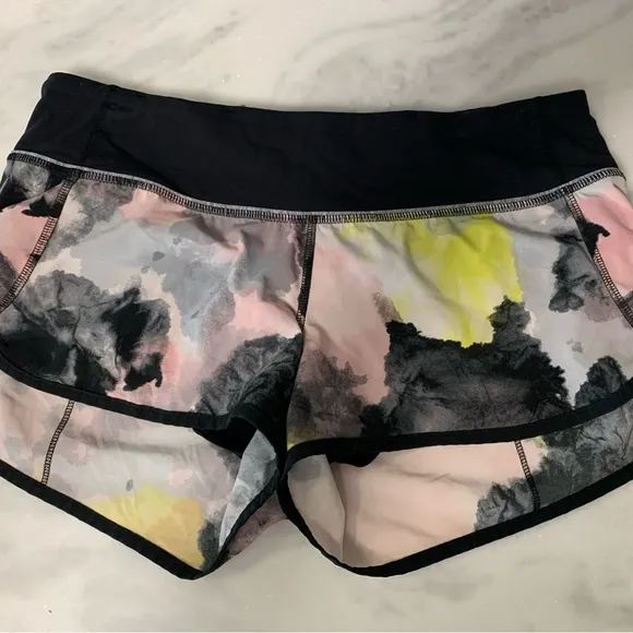 Lululemon citron tinted canvas speed short
