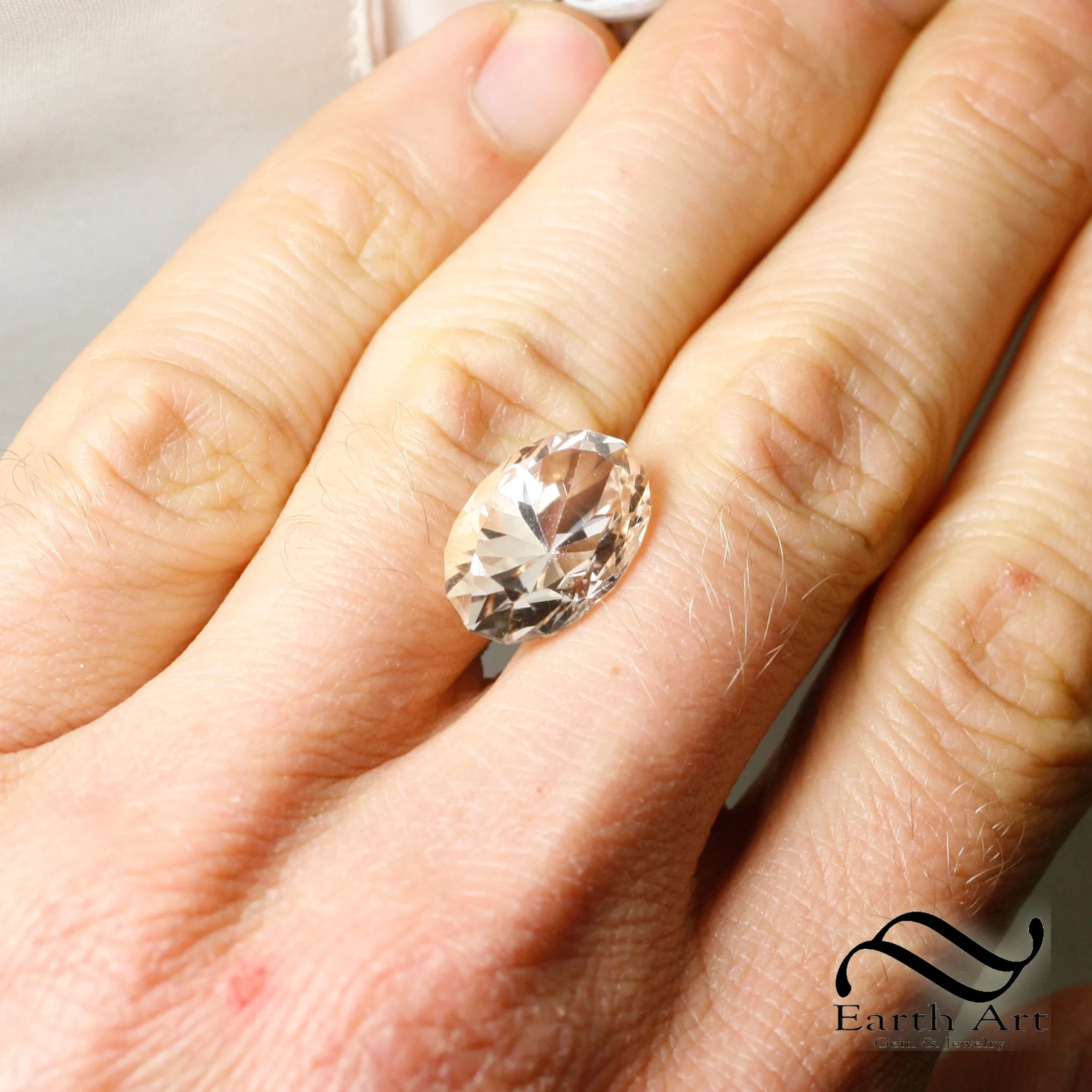 Natural off-white Topaz - 13.2 carats