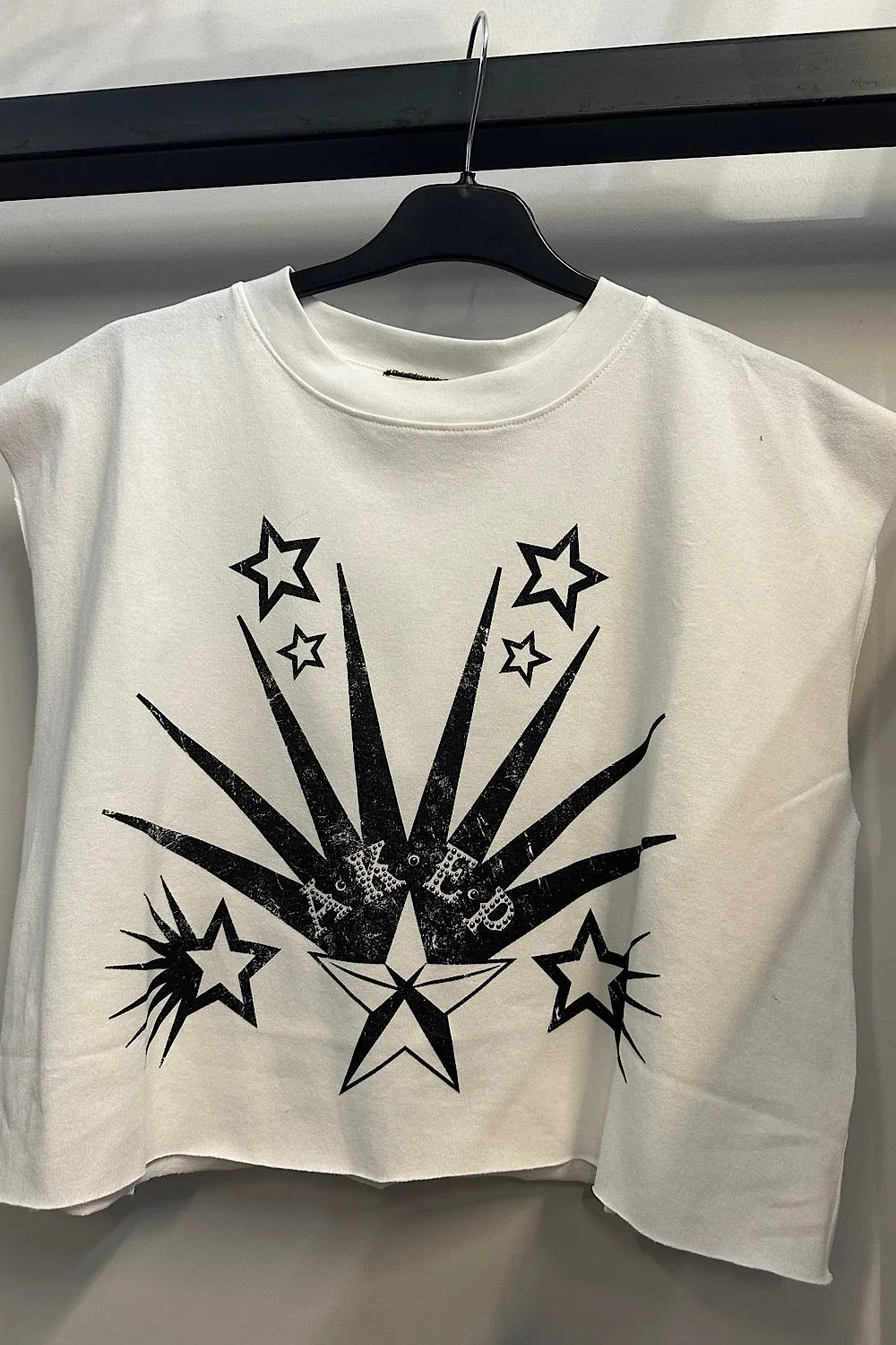 SLEEVELESS CROP WITH FRONT PRINT