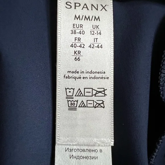 SPANX NEW Pull-On Shorts In Midnight Navy Blue Size M