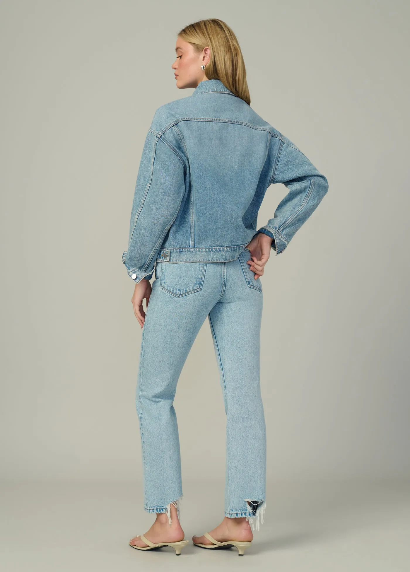 THE OVERSIZED DENIM JACKET