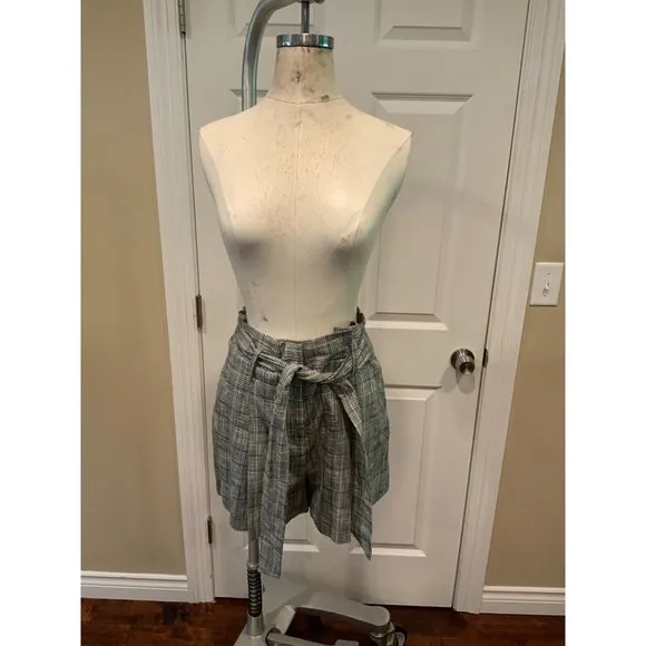 Veronica Beard &quot;Baga&quot; Black &amp; White Prince Of Wales Checked Belted Shorts Size 2