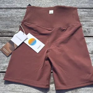 VUORI Rib Studio Short Women's  BIKE Shorts CEDAR NWT SIZE XS 6&quot;‎ inseam